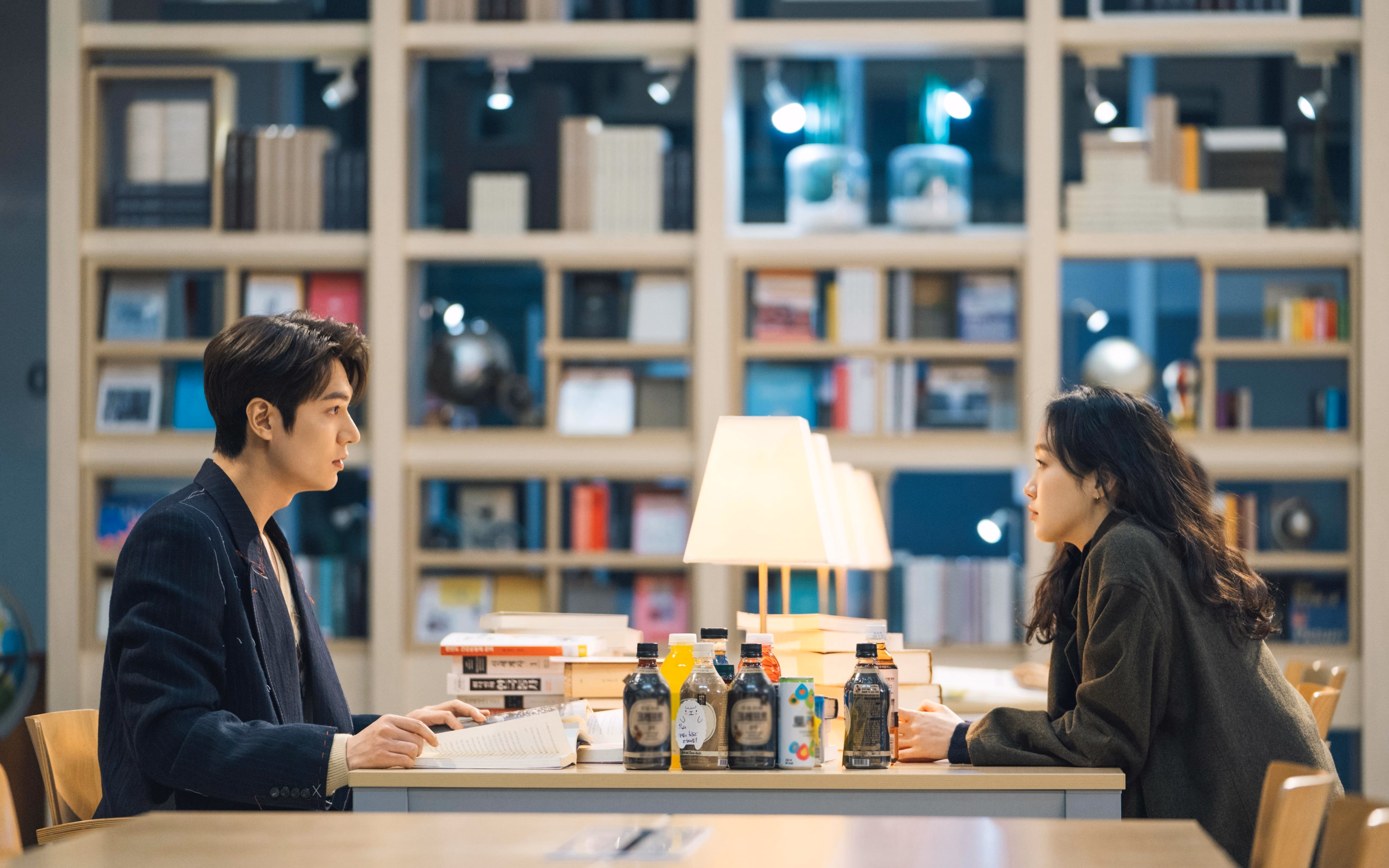 双线征服，那不勒斯逆转罗马的意甲狂想曲与C罗的世界排名王者时刻