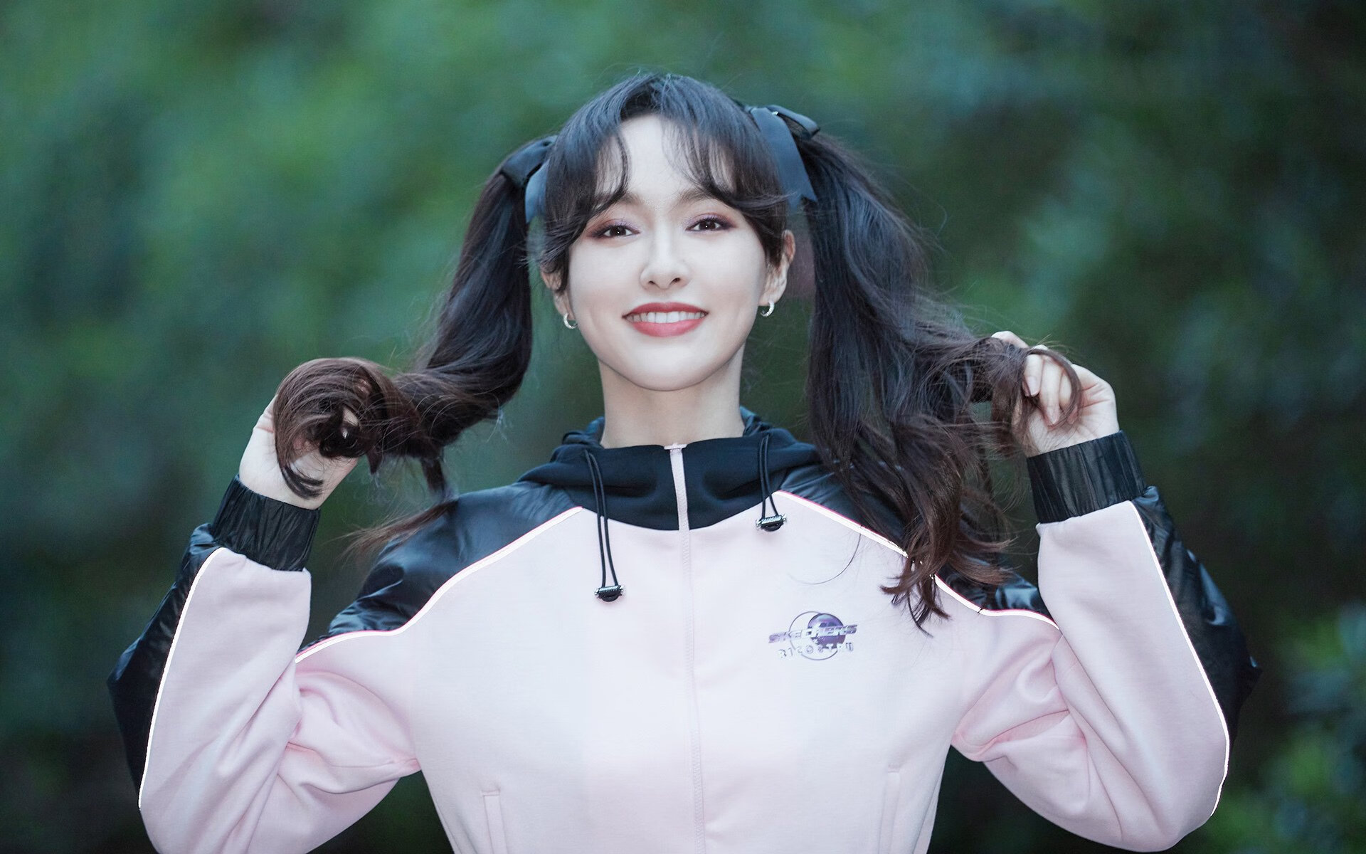 开云体育官网-操控的艺术，从足球的冷雨夜到F1街道的闪电