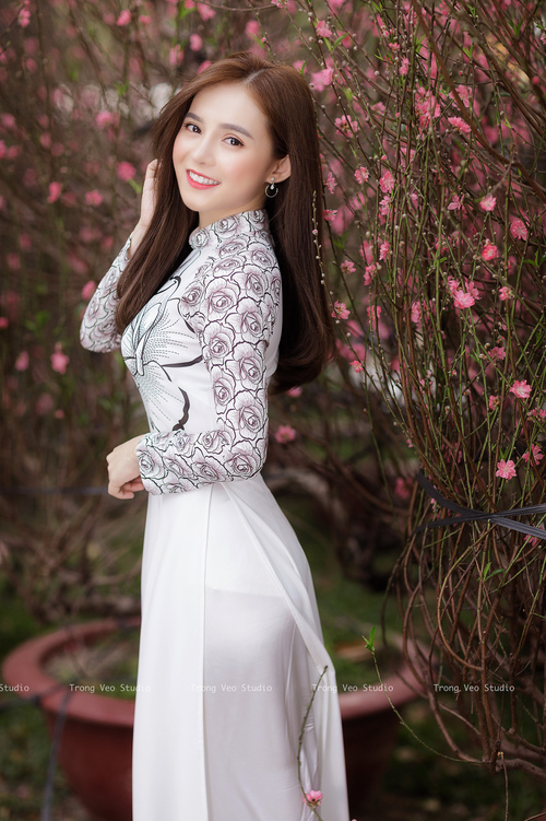 开云体育中国-中美篮球文化交流赛，伦纳德末节接管比赛，湖人压制深圳队展现统治力